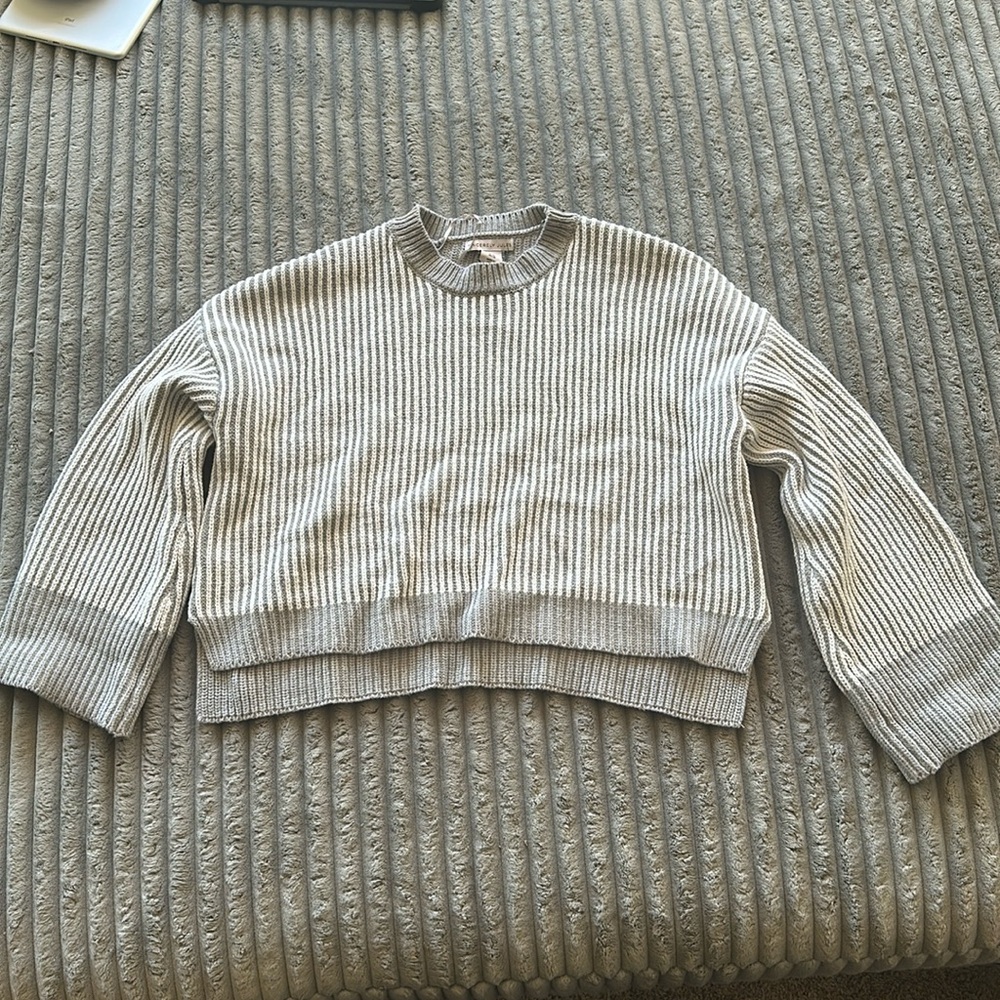 NWT Sincerely Jules Grey and White Knit Sweater Size Medium